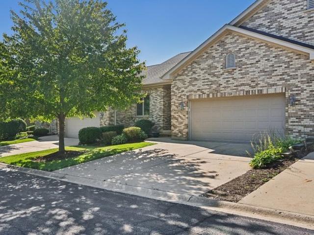 Townhouse for sale in Mchenry, Illinois
