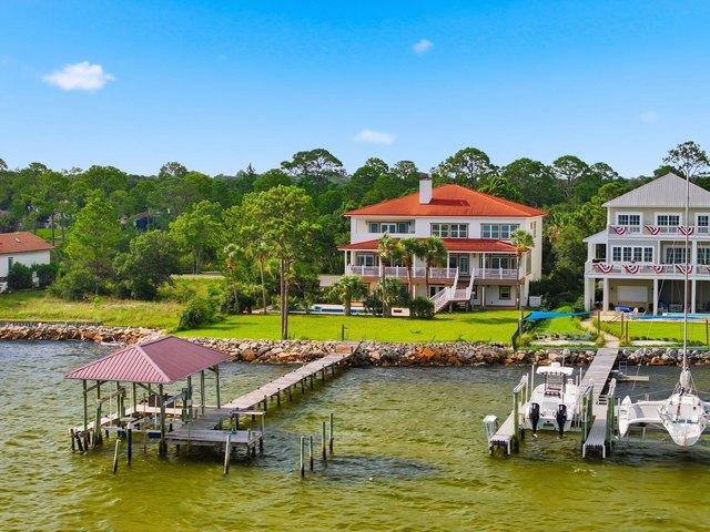 House for sale in Shalimar, Florida