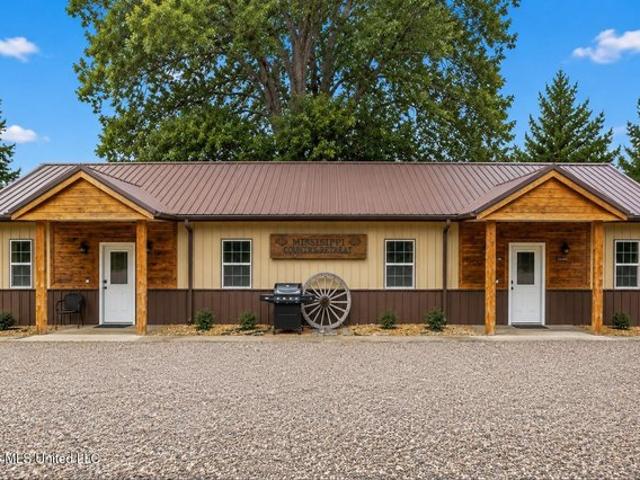 Townhouse for sale in Como, Mississippi