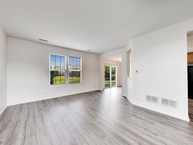 Townhouse for sale in Mchenry, Illinois