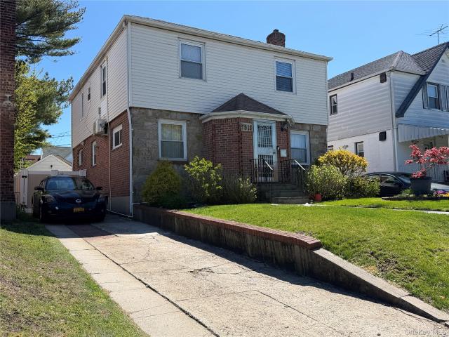 Townhouse for sale in Queens, Arverne