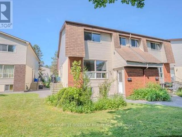 Townhouse for sale in Ottawa
