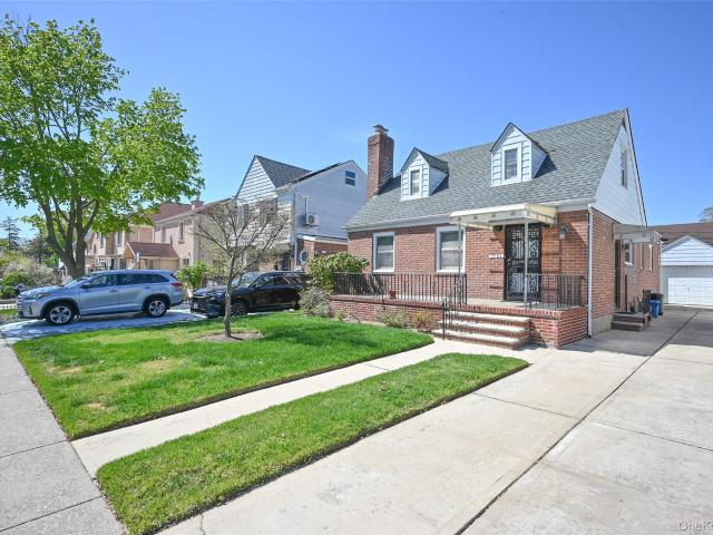 House for sale in Queens, Arverne