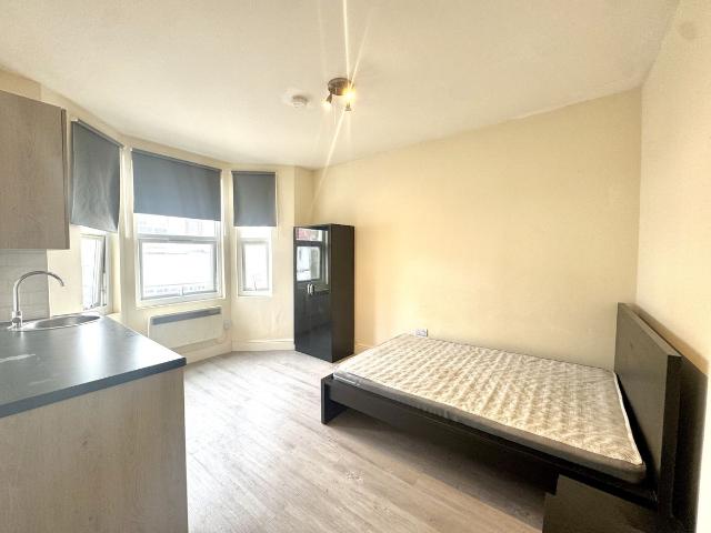 Studio for rent in London Borough of Ealing, Greater London
