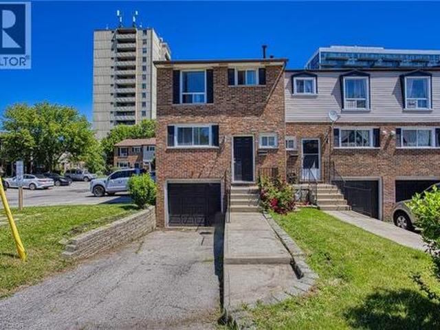 Townhouse for sale in Ancaster, Ontario