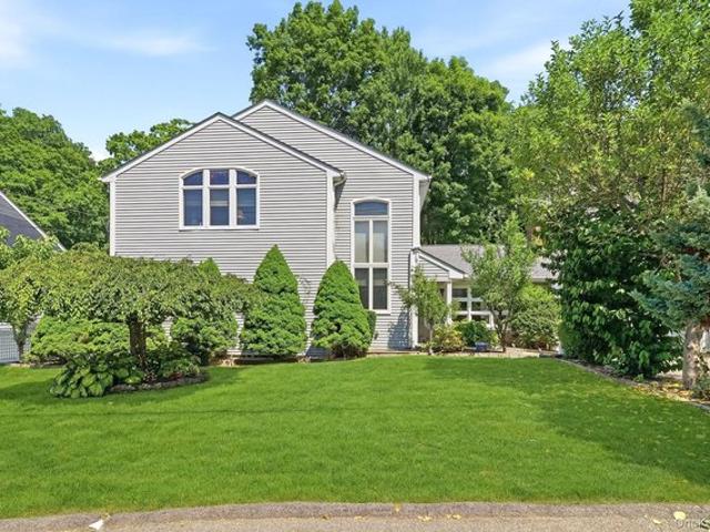 House for sale in Thornwood, New York