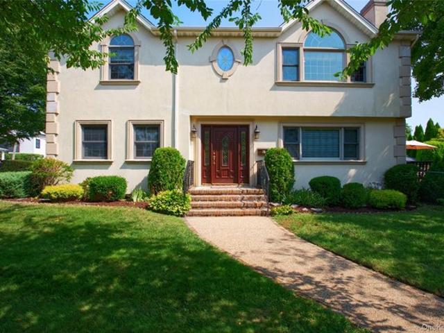 House for sale in Roslyn Highlands, Roslyn Heights
