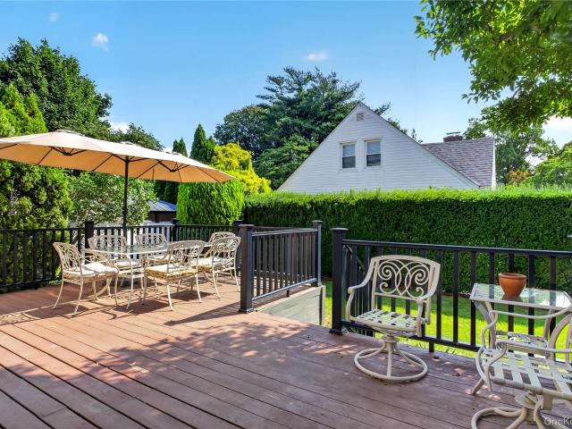 House for sale in Roslyn Highlands, Roslyn Heights
