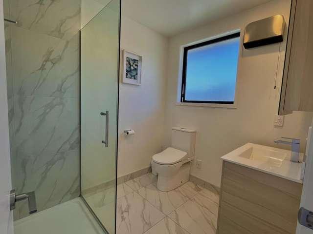 Townhouse for rent in Chaslands, Canterbury