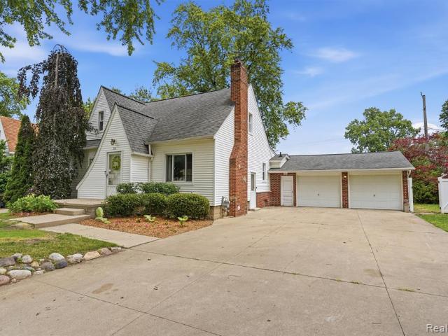 House for sale in Waterford, Michigan