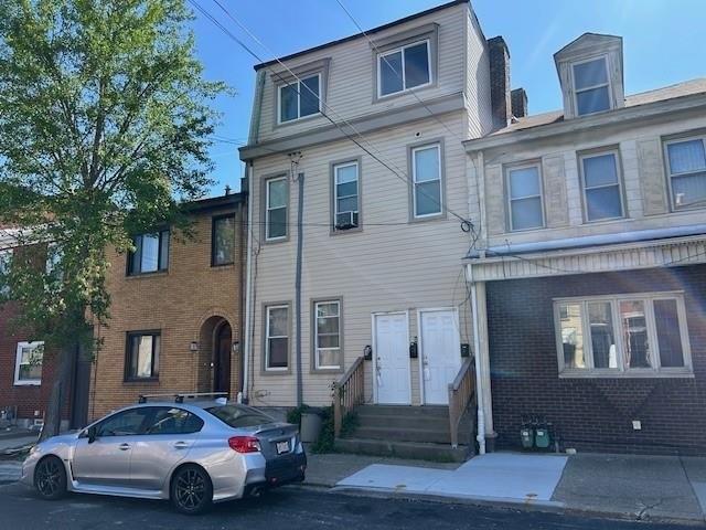 House for sale in Pittsburg, Pennsylvania