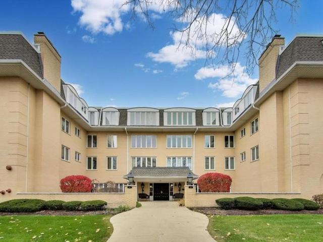 Condo for sale in La Grange, Illinois