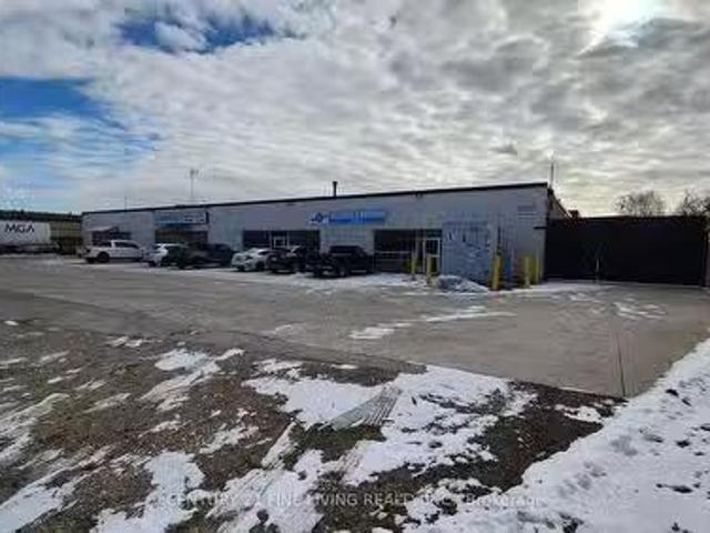 House for rent in Etobicoke