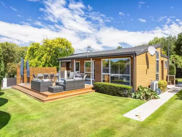 House for sale in Chaslands, Canterbury