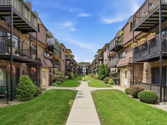 Condo for sale in Harwood Heights, Illinois