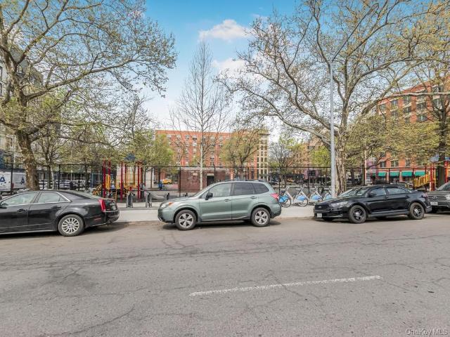 Property for sale in The Bronx, Arverne