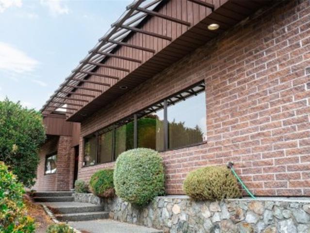 Commercial for rent in Saanich, British Columbia