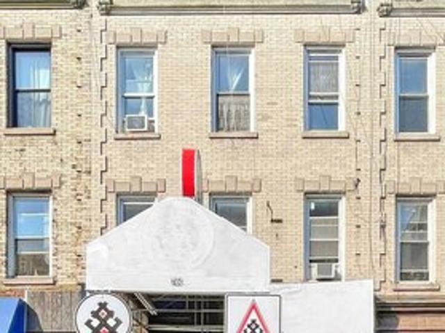 Townhouse for sale in Arverne, New York