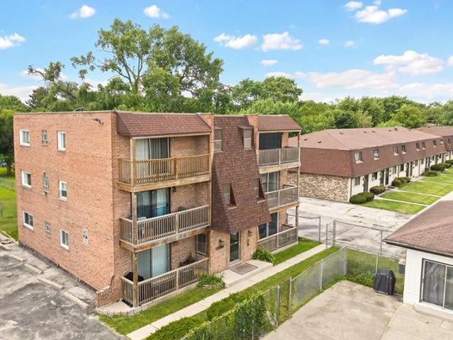 Condo for sale in Justice, Illinois