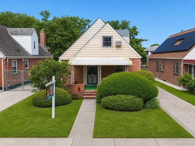 House for sale in Queens, Arverne