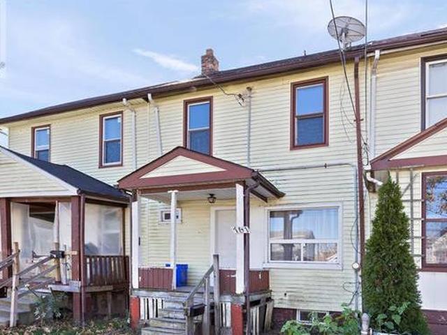 House for sale in Ontario