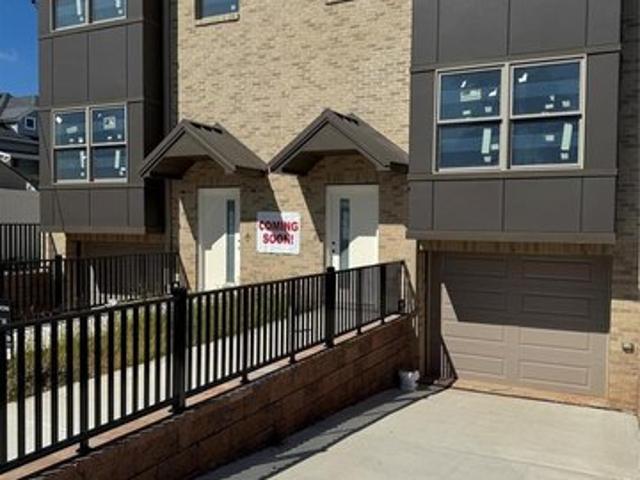 Townhouse for sale in Secaucus, New Jersey