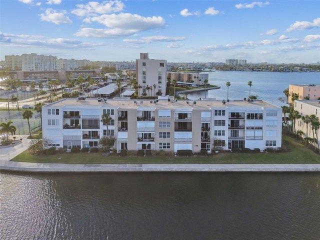 Condo for sale in South Pasadena, Florida