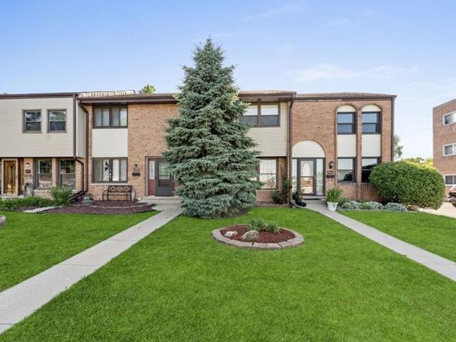 Townhouse for sale in Justice, Illinois