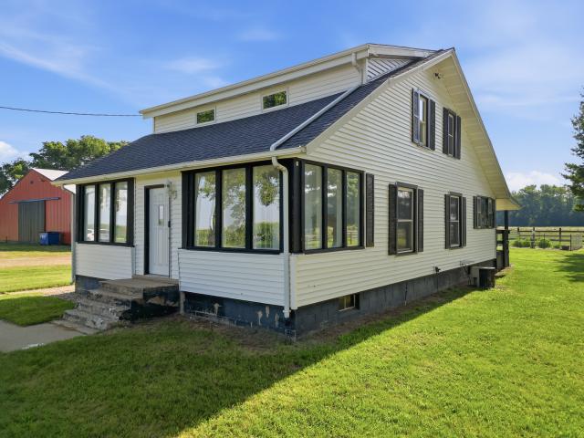 House for sale in Whiteside, Illinois