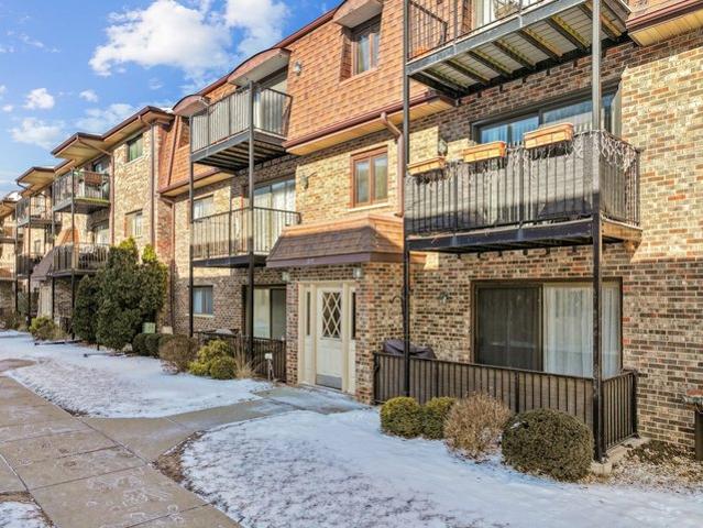 Condo for sale in Harwood Heights, Illinois