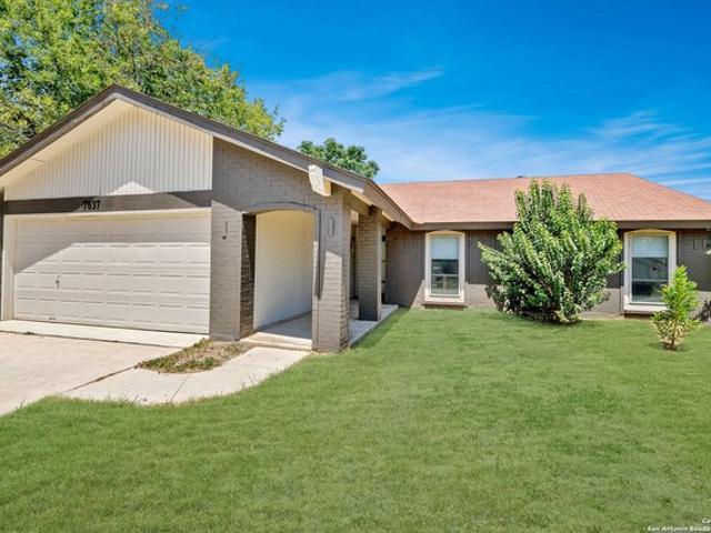 House for sale in Live Oak, Texas