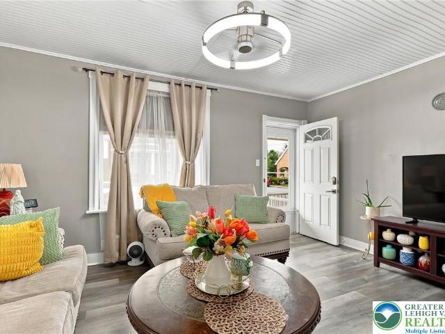 House for sale in Fullerton, Whitehall