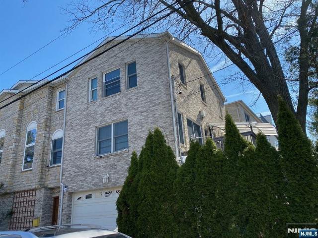 Townhouse for sale in Cliffside Park