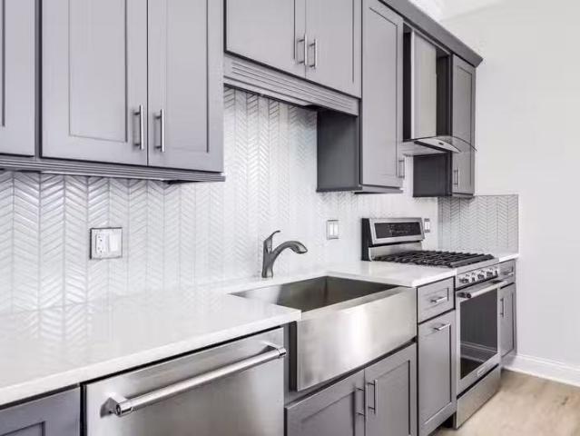 Condo for rent in Bedford Park