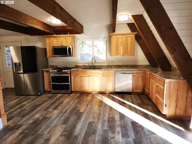 House for sale in Oakridge