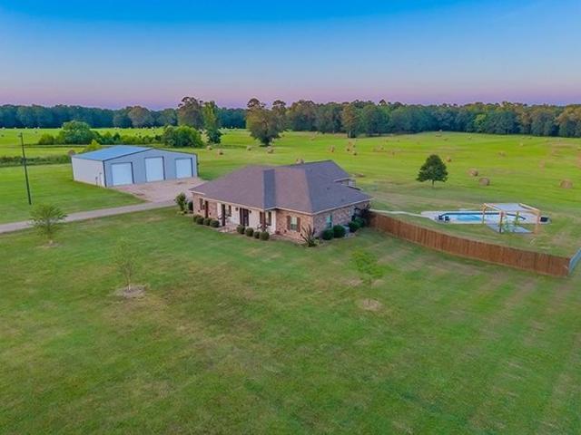 House for sale in Hooks, Bowie County