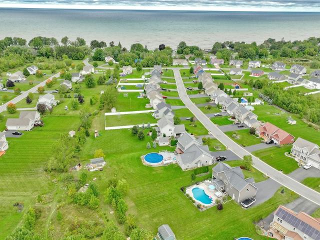 House for sale in Ontario on the Lake, Town of Ontario