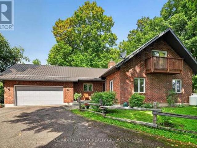 House for sale in McNab/Braeside, Eastern Ontario
