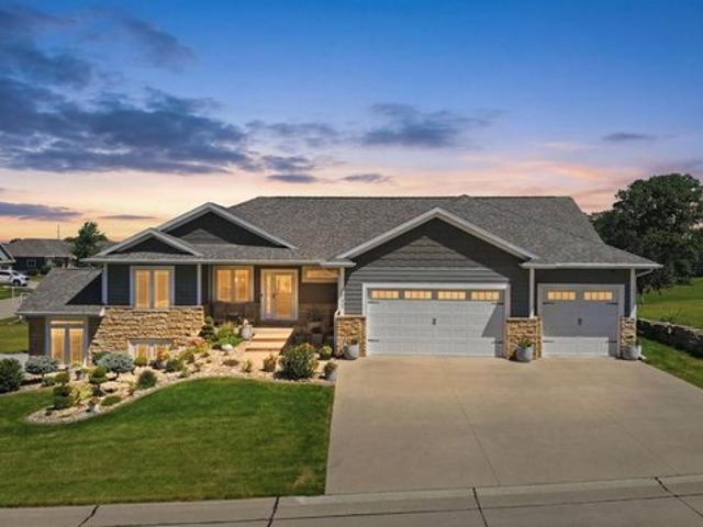 House for sale in Peosta, Iowa