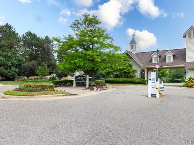 Condo for sale in Simsbury, West Bloomfield Township