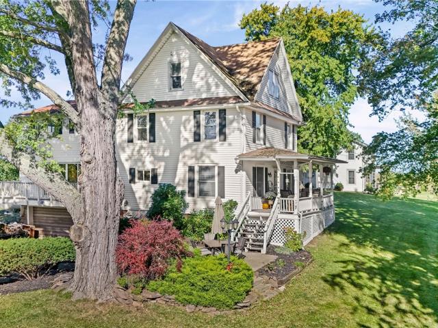 House for sale in Holland Cove, Town of Williamson