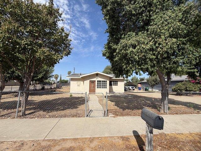 House for sale in Orange Cove, California