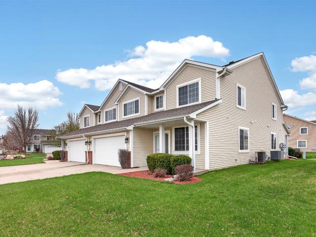 Condo for sale in Willow Brook, Waukee