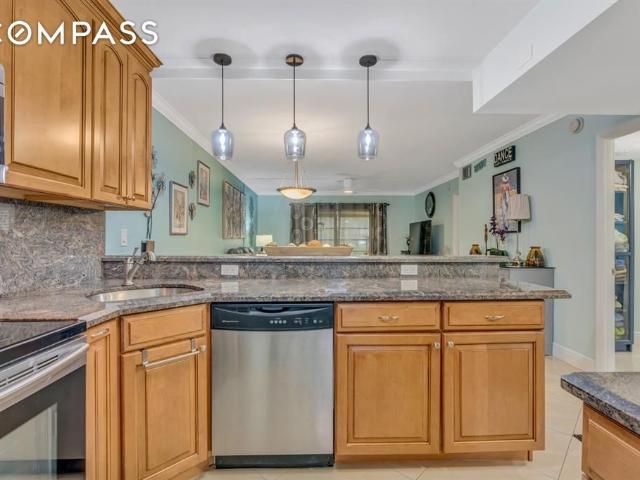 Condo for sale in Margate