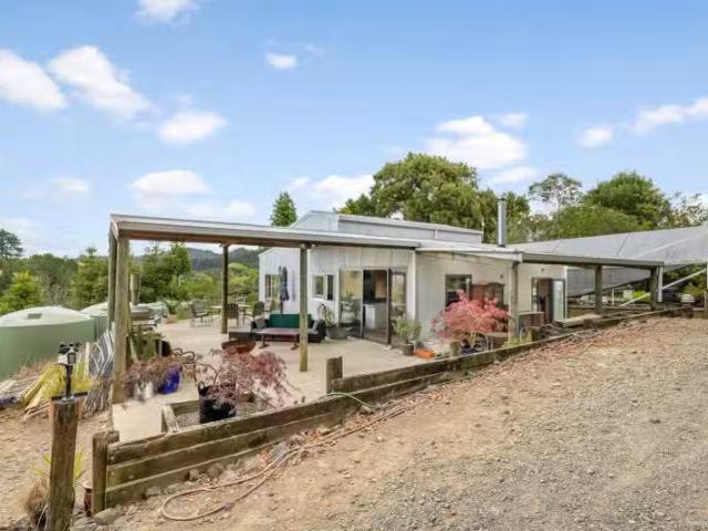 House for sale in Awhitu