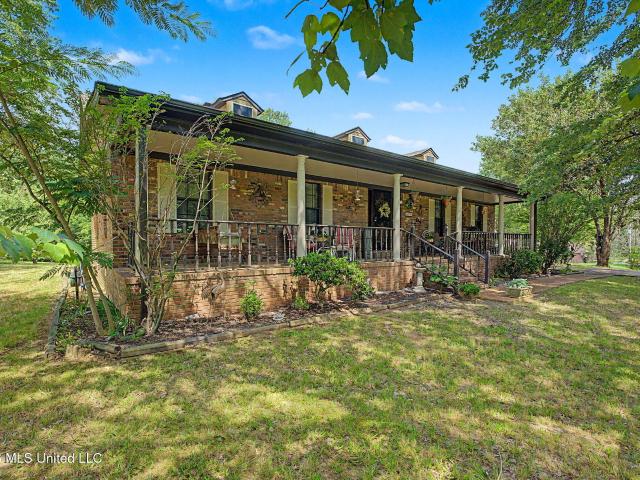 House for sale in Nesbit, Mississippi