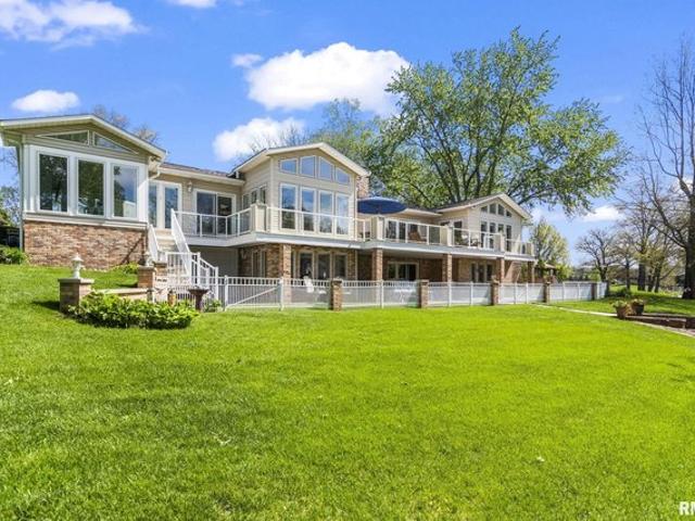 House for sale in Petersburg, Illinois