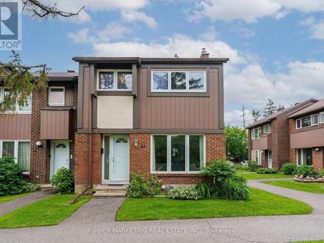 Townhouse for sale in Beacon Hill-Cyrville, Ottawa