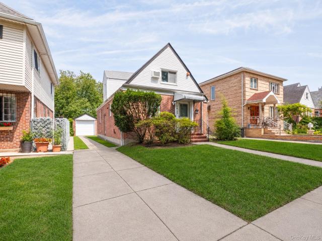 House for sale in Queens, Arverne