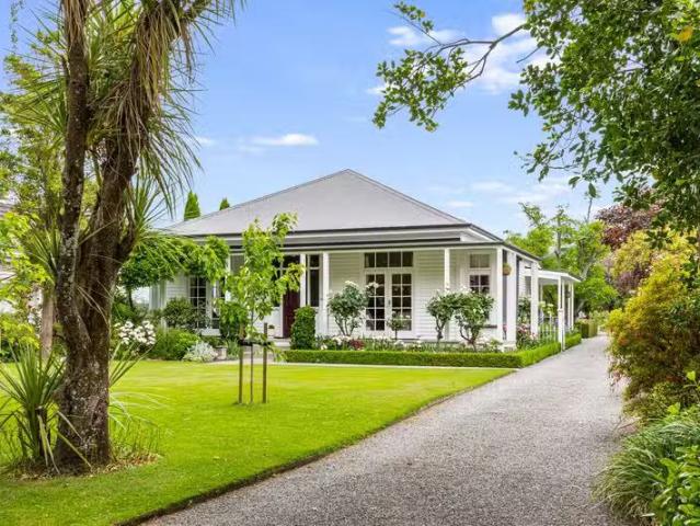 House for sale in Chaslands, Canterbury